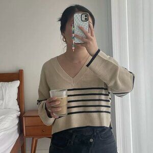 h&m divided cropped v-neck striped sweater - cream and black - medium - EUC